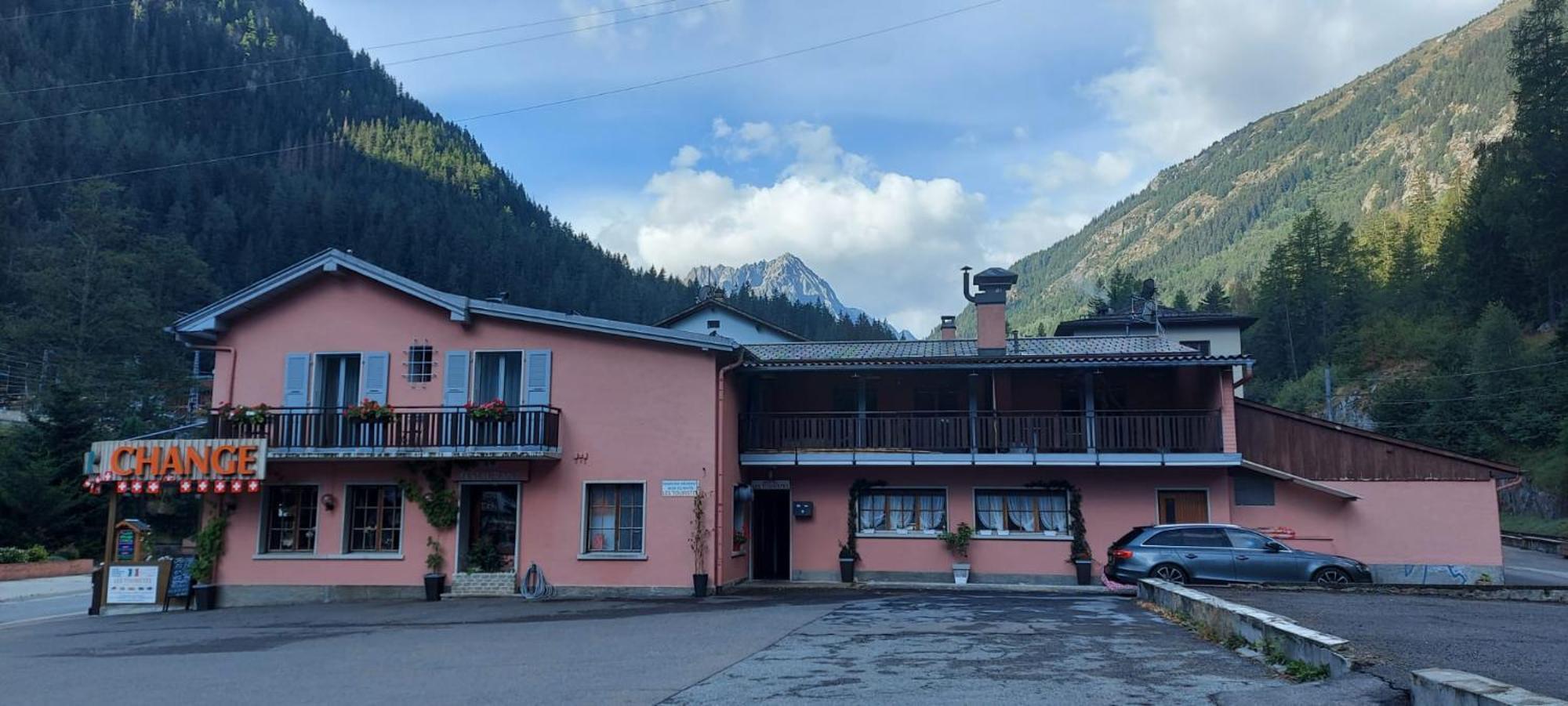 Les Touristes Hotell Chatelard Eksteriør bilde